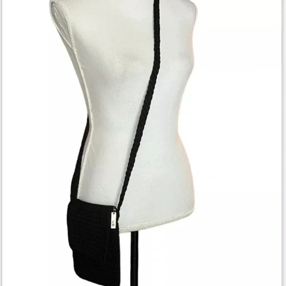 SMALL BLACK CROCHET CROSSBODY FOLD OVER FLAP ZIPPER CLOSURE